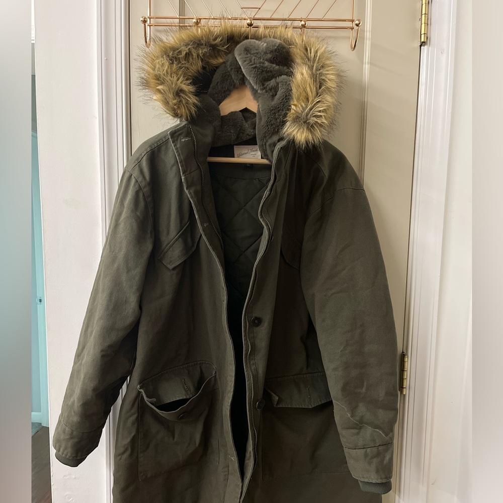 Universal thread longline coat. Thick material, fur-lined good